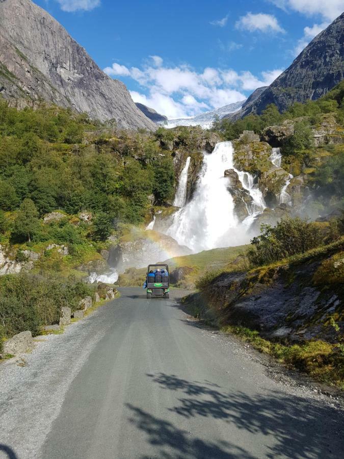 Glacier And Waterfall View Briksdalsbre Εξωτερικό φωτογραφία